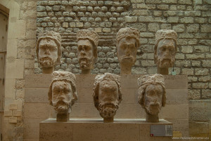 Heads_in_Cluny_museum,_June_2013