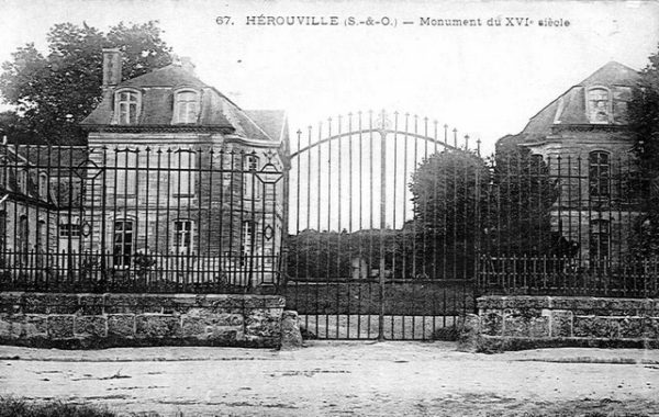 Château d’Hérouville (France). Photo (carte postale). PD+70; PD-US. Wikimedia Commons.