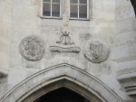 Carved coat of arms on the façade of the Hôtel de Clisson. Photo by Tangopaso (2011). PD-Author Release. Wikimedia Commons.