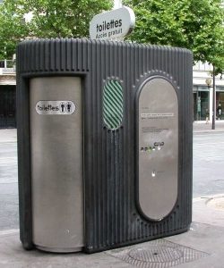 A public toilet, Paris, France. This is a modern Sanisette. Photo by Riggwelter (2006). PD-CCA Share Alike 4.0 International and attribution: user: (WT-shared) Riggwelter at wts wikivoyage. Wikimedia Commons.