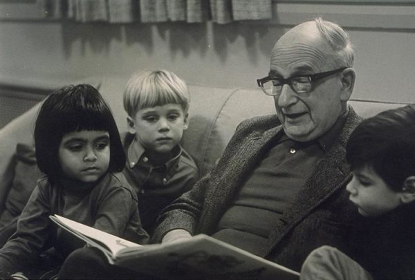 Portrait of H.A. Rey in early seventies reading to children. Photo by Elsa Dorfman (c. early 1970s). PD-GNU Free Documentation License. Wikimedia Commons.