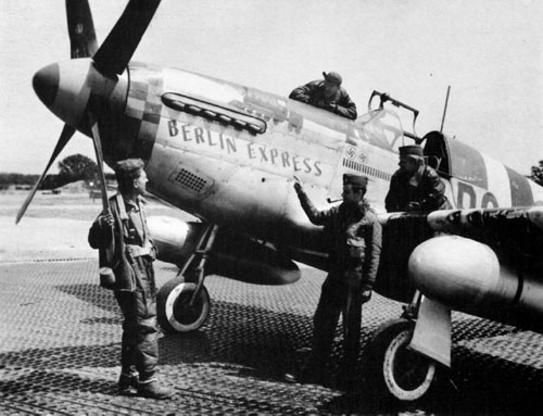 Bill and his P-51 “Berlin Express.” Photo by anonymous (c.1944). 