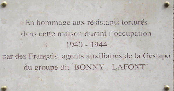 Commemorative plaque on the exterior wall of 93, rue Lauriston, Paris. Photo by Owen Work (9 May 2010). PD-Creative Commons Attribution-Share Alike 3.0. Wikimedia Commons.