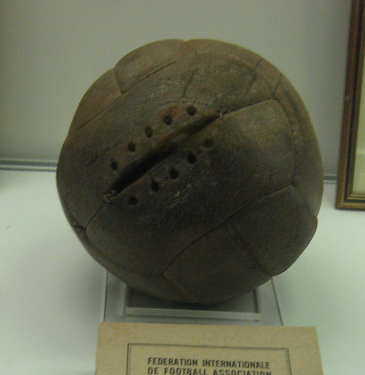 Football used in the 1930 World Cup final. Photo by Oldelpaso (July 2009). National Football Museum. PD-CCA-Share Alike 3.0. Wikimedia Commons.