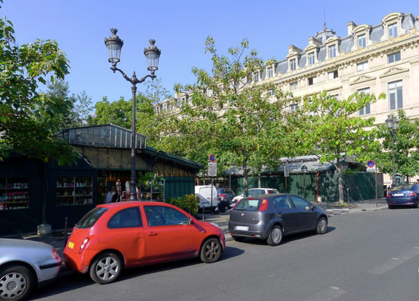 Quai de la Corse and Louis-Lépine place - Paris. Photo by Mbzt (2011). PD-CCA 3.0 Unported. Wikimedia Commons.