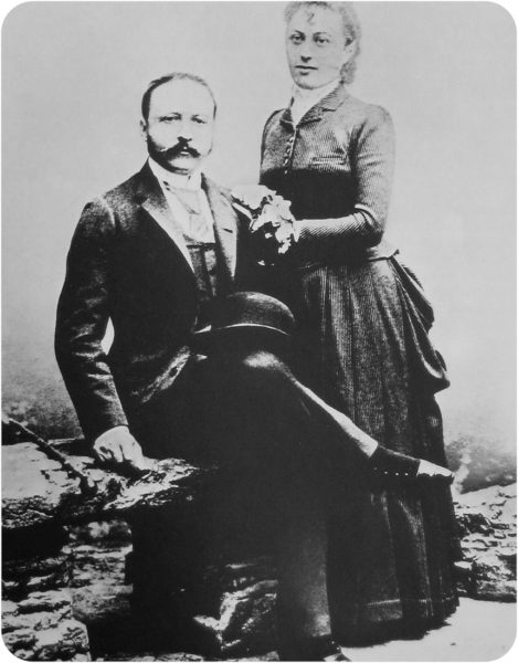 Portrait of César and Marie-Louise Ritz. Photo by anonymous (c. 1888). Schweizerische Verkehrszentrale. PD-70+. Wikimedia Commons. 