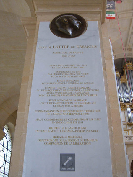A memorial plaque to Jean de Lattre de Tassigny, Marshal of France, at Les Invalides, Paris. Photo by BrokenSphere (2005). © BrokenSphere/Wikimedia Commons. PD-CCA – Share Alike 3.0.