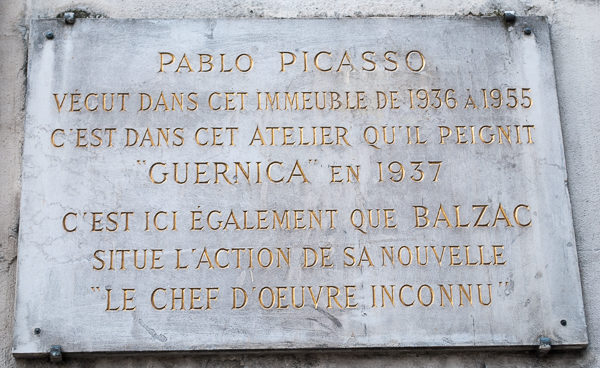 Commemorative plaque outside former Hôtel de Savoie. Photo by Sandy Ross (September 2017). 
