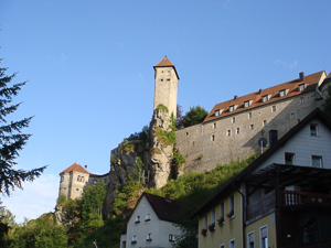 View of Burg (castle) Veldenstein. Photo by Bole (2009). PD-Creative Commons Attribution-Share Alike 3.0. Wikimedia Commons. 