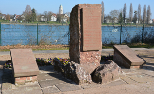 Strasbourg France memorial for the Réseau Alliance agents executed by the Nazis on 23 November 1944. Photo by Rolf Krahl (2014). © Rolf Krahl. PD-Creative Commons license CC BY 4.0. Wikimedia Commons. 