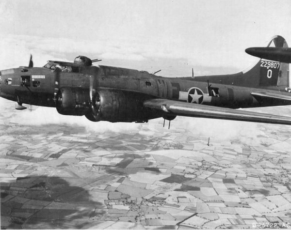 The “Lady Liberty” B-17 Flying Fortress s/n 42-29807, 8th AF, 305th BG, 364th BS. Shot down by Focke-Wulf Fw 190 over the Netherlands on 19 August 1943. Photo by anonymous (c. 1943). PD-USGOV. Wikimedia Commons. 