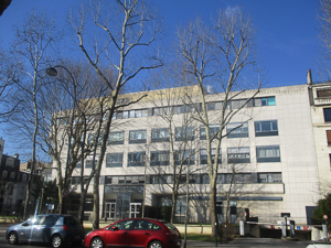 Annex of the Florence Gould American Hospital in Paris (Neuilly-sur-Seine). Photo by Thomon (18 February 2018). PD-CCA-Share Alike 4.0 International. Wikimedia Commons. 