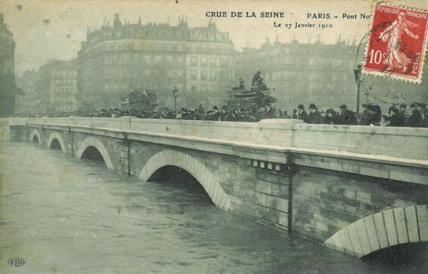 Water level of the Seine in 1910 Paris. Photo by anonymous (27 January 1910). PD-70+. Wikimedia Commons. 
