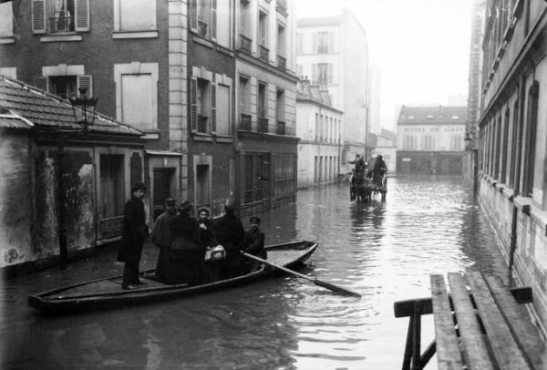 Flooding of Paris, 30 January 1910. Rue Lacordaire (15e). Photo by anonymous (30 January 1910). Bibliothèque nationale de France. PD-70+. Wikimedia Commons. 