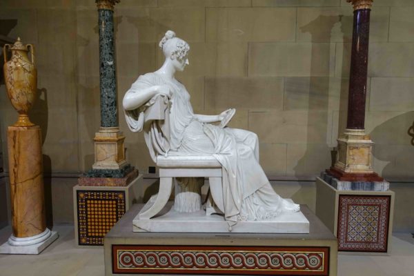 Sculpture of Pauline Borghèse. Sculpture by Thomas Campbell (c. 1840). Image photo by Daderot (2016). Sculpture Gallery, Chatsworth House. PD-100+/Creative Commons CC0 1.0 Universal Public Domain Dedication. Wikimedia Commons. 
