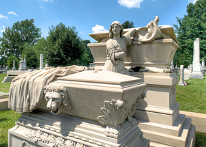 She’s letting William Warner out. Can you pick out the symbolism on the sarcophagus in the foreground? Photo by Bestbudbrian (2016). Laurel Hill Cemetery. PD-CCA-Share Alike 4.0 International. Wikimedia Commons. 