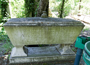 Example of a sarcophagus tomb. Remains of deceased are buried below in the ground. Photo by Pierre-Yves Beaudouin (2014). Père Lachaise Cemetery. PD-CCA-Share Alike 4.0 International. Wikimedia Commons. 