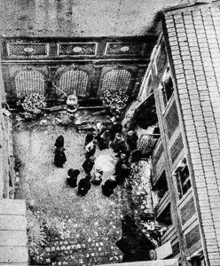 The secluded courtyard at the Rue le Sueur: Detectives examining tell-tale traces of lime. Photo by anonymous (c. 1946). The Illustrated London News, 20 April 1946. Author’s collection. 