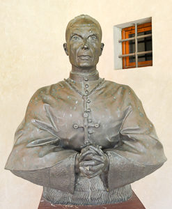 Bust of Cardinal Elia Dalla Costa. Photo by Pufui PcPifpef (2017). PD-CCA-Share Alike 4.0 International. Wikimedia Commons. 