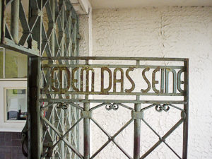 Gate into KZ Buchenwald – “Jedem Das Seine.” Photo by Pascal Rehfeldt (October 2005). PD-GNU Free Documentation License. Wikimedia Commons. 