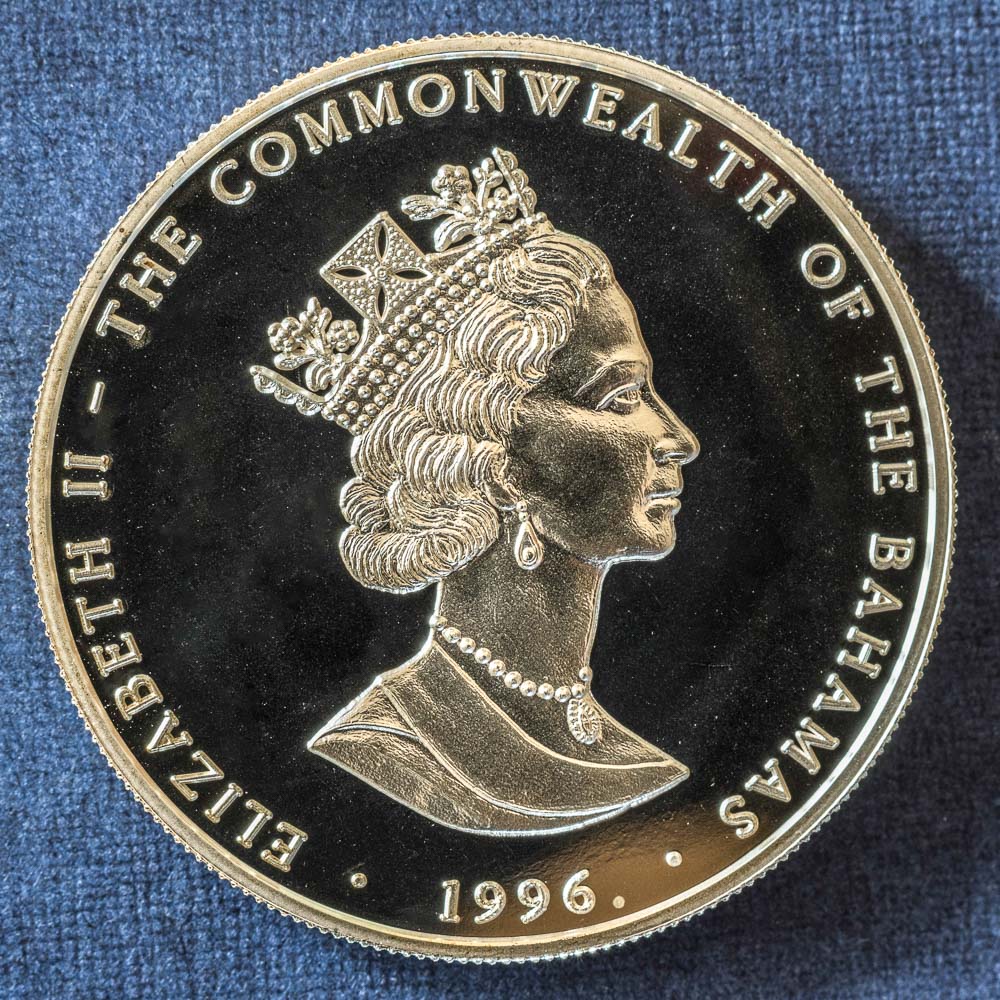 Coin with Queen Elizabeth II (daughter of King George VI) facing right. Photo by Rabax63 (2017). PD-CCA-Share Alike 4.0 International. Wikimedia Commons.