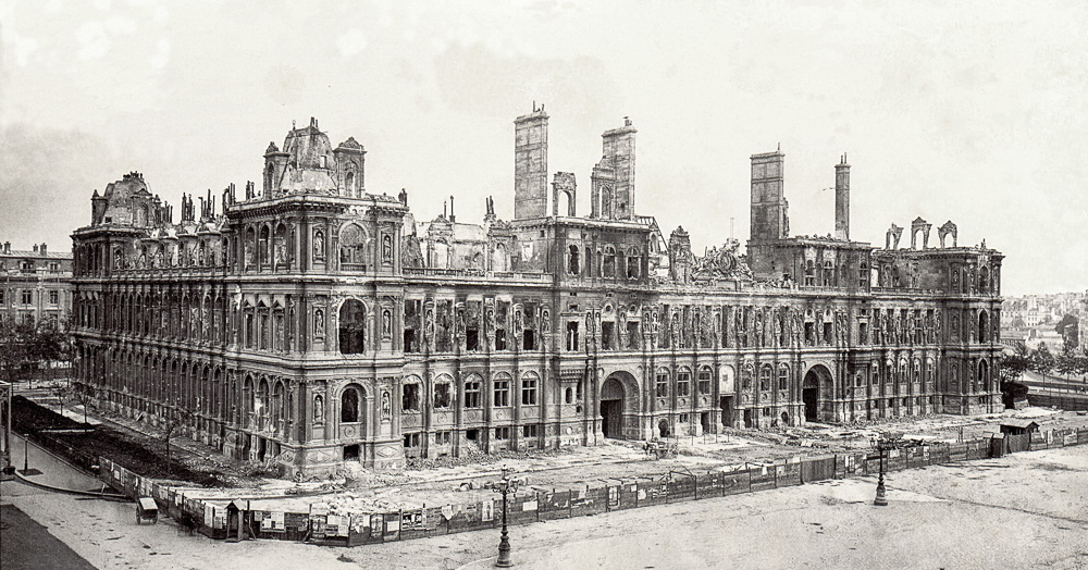 Paris town hall after the great fire of the Commune of 1871. Photo by Charles Marville (c. 1874). Bibliothéque nationale de France. PD-French Public Domain. Wikimedia Commons.