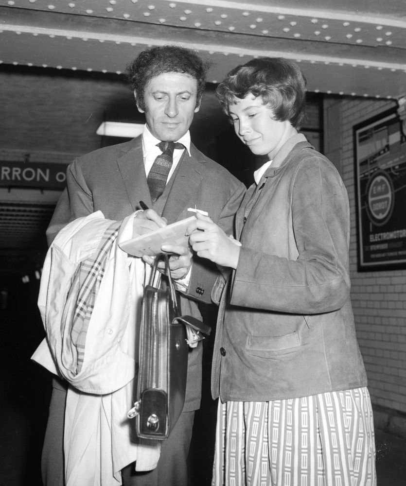 Marcel Marceau in Amsterdam giving out his autograph. Photo by Wim van Rossem/Anefo (12 May 1960). Dutch National Archives. PD-Creative Commons CCO 1.0 Universal Public Domain Dedication. Wikimedia Commons.