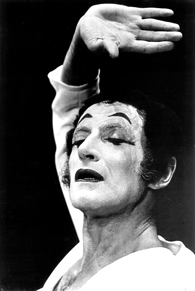 Marcel Marceau during a performance. Photo by anonymous (c. 1971). PD-No Copyright Notice. Wikimedia Commons.
