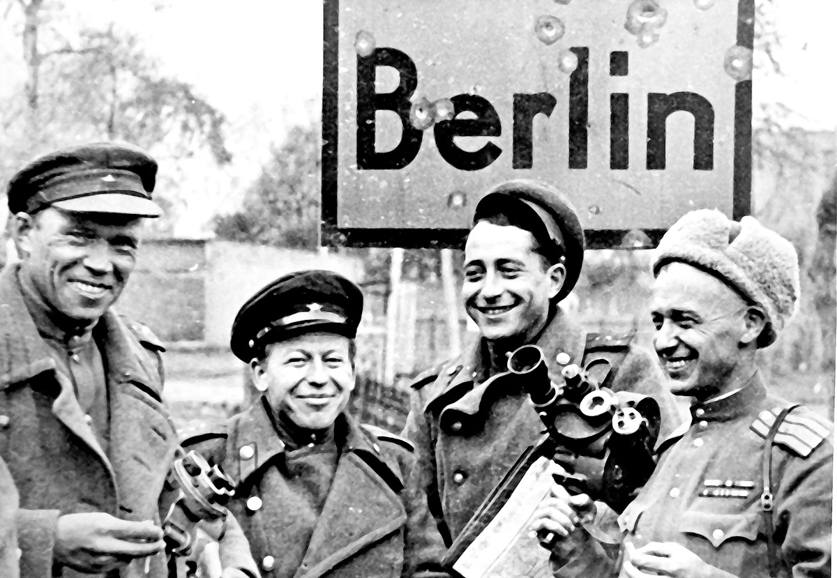 Soviet soldiers after the Battle of Berlin. Photo by anonymous (c. 1945).