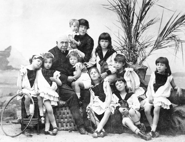 Ferdinand de Lesseps (third from left), Louis-Hélène Autard de Bragard (standing holding child), and nine of their children. Photo by anonymous (c. 1882). Courtesy of Monarch & Dynasty.