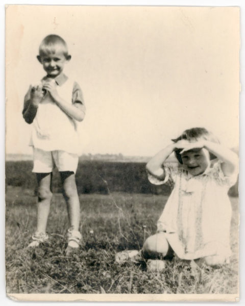 Andrzej (left) and Zosia (right) Pilecki. Photo by anonymous (c. 1936).