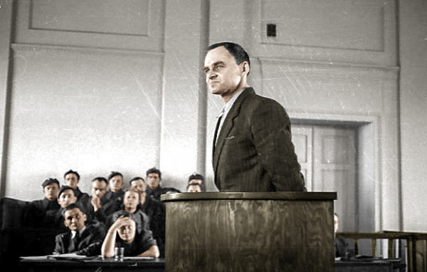 Witold Pilecki in the witness stand at his trial in March 1948. Photo by Glos Ludu March 1948). PD- Polish Copyright Law Act. Wikimedia Commons.