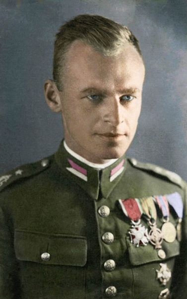 Witold Pilecki. Photo by nieznany, kolor (before 1939). PD- Polish Copyright Law Act. Wikimedia Commons.