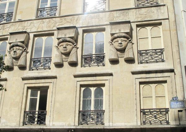 Exterior of building located at 2, Place du Cairo in Paris and the distinctive Hathor head sculptures designed by J.G. Garraud. Photo by Tangopaso (2009). PD-Author Release. Wikimedia Commons. 