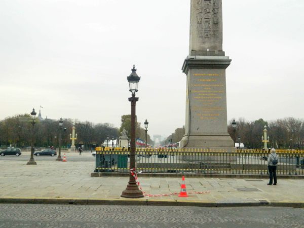 View of the Luxor Obelisk pedestal (Arc de Triomphe is in the background). Photo by Freepenguin (2012). PD-CCA-Share Alike 3.0 Unported. Wikimedia Commons.