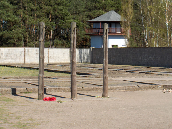 Execution poles at Sachsenhausen concentration camp. Photo by Ukas (2005). PD-GNU Free Documentation License. Wikimedia Commons.