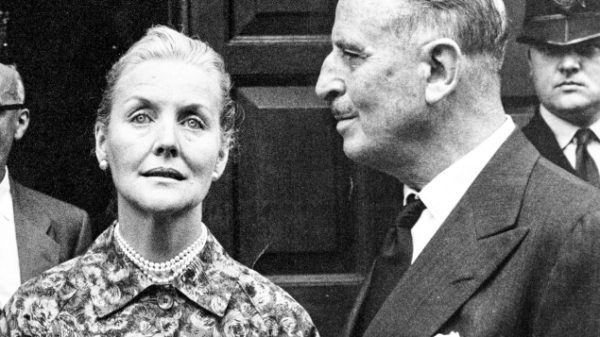 Diana Mitford (left) and her husband, Sir Oswald Mosley (right). Photo by anonymous (c. 1962). United Archives International.