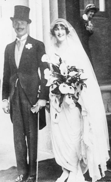 Oswald Mosley and Lady Cynthia, née Cynthia Curzon on their wedding day. Photo by anonymous (11 May 1920). Library of Congress: George Bain Collection. PD-Expired Copyright. Wikimedia Commons.
