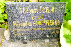 Plaque on Éléonore Duplay’s grave: “Friend of Maximilien Robespierre.” Photo by Michel Schreiber (date unknown). Find a Grave.