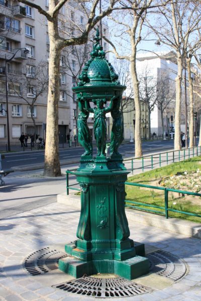 Wallace fountain – large model; located at Place Moussa-et-Odette-Abadi on Avenue Daumesnil. Photo by Lionel Allorge (2011). PD-GNU Free Documentation License. Wikimedia Commons.