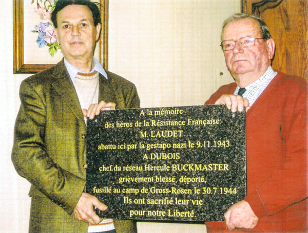 Jean-Claude Faribault (left) and Jean-Jacques Auduc (right) holding the memorial plaque commemorating two members of the Hercule-Sacristain-Buckmaster resistance network who were executed by the Nazis on 30 July 1944. Photo by anonymous (c. 2006). Courtesy of Ken Kirk.