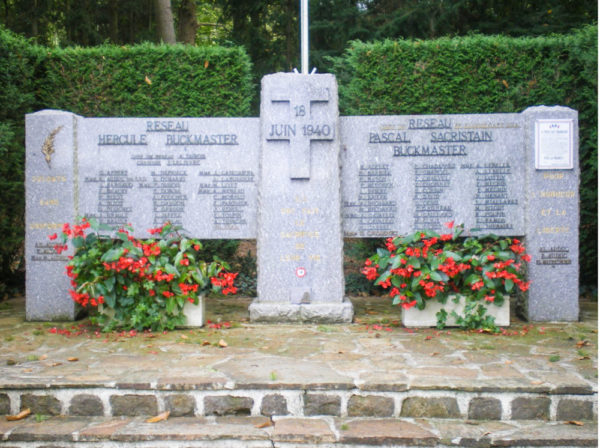 The Hercule-Sacristain-Buckmaster memorial monument in the Sarthe department. Located near where the résistants stored containers from the parachute drops. It was erected as a memorial to the sixty-four résistants who were deported by the Germans (including Jean-Jacques’s mother and father). Photo by Christian Royer (2017). ©️ Collection Christian Royer