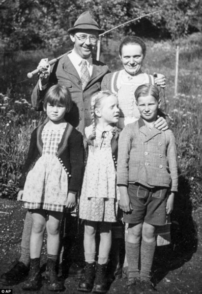 The Himmler family: Heinrich (back row, left), Marga (back row, right), Gudrun (front center), adopted son Gerhard (front far right), and Gudrun’s unidentified friend (front far left). Photo by anonymous (c. 1935). ©️ AP.