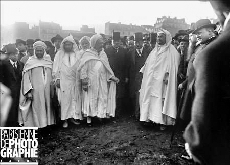 Groundbreaking ceremony of the new Paris Mosque. Benghabrit stands in the center next to the man in the top hat. Photo by anonymous (1 March 1922). 