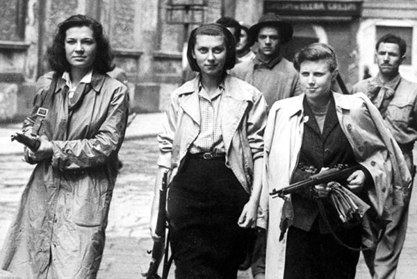 Armed anti-fascist women in Milan, Italy. Photo by anonymous (c. 1945). 