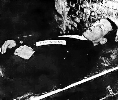 The body of Nuremberg defendant Ernst Kaltenbrunner after his execution by hanging. Photo by U.S. Government (16 October 1946). PD-U.S. Government. Wikimedia Commons.