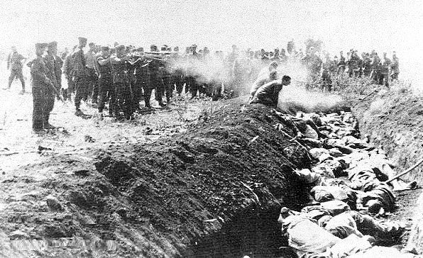 SS-Einsatzgruppen mass murder. Photo by anonymous (date unknown). 