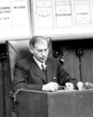 Wilhelm Stuckart testifying at the Ministries’ Trial. Photo by U.S. Signal Corps (c. 1948). PD-U.S. Government. Wikimedia Commons.