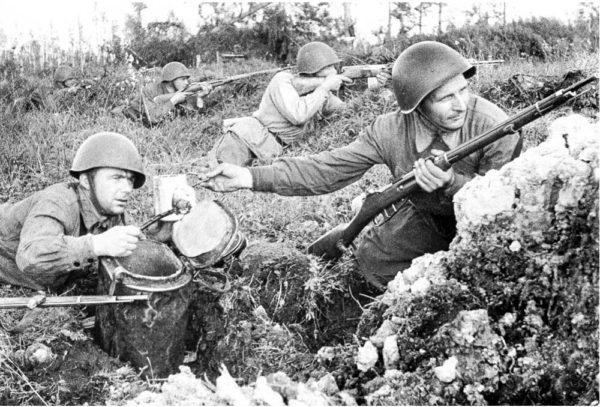 Soviet soldier eating during battle. Photo by anonymous (date unknown). TASS.