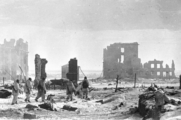 Center of Stalingrad after the battle. Photo by Zelma (2 February 1943). RIA Novosti archive, Image #602161/Zelma/CC-BY-SA 3.0. PD-CCA-Share Alike 3.0 Unported. Wikimedia Commons.